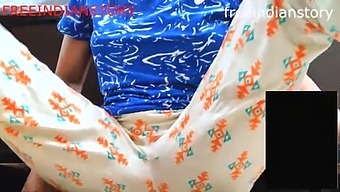 Desi Housewife'S Video Chat In Indian Style