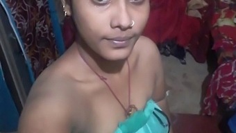 Indian Girl'S Nude Selfie In The Village