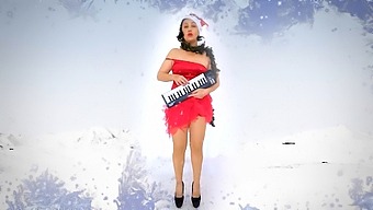 I'M Santa'S Little Helper For A Steamy Christmas!