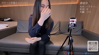 Amateur Woman Squirts During Phone Sex With Big Ass